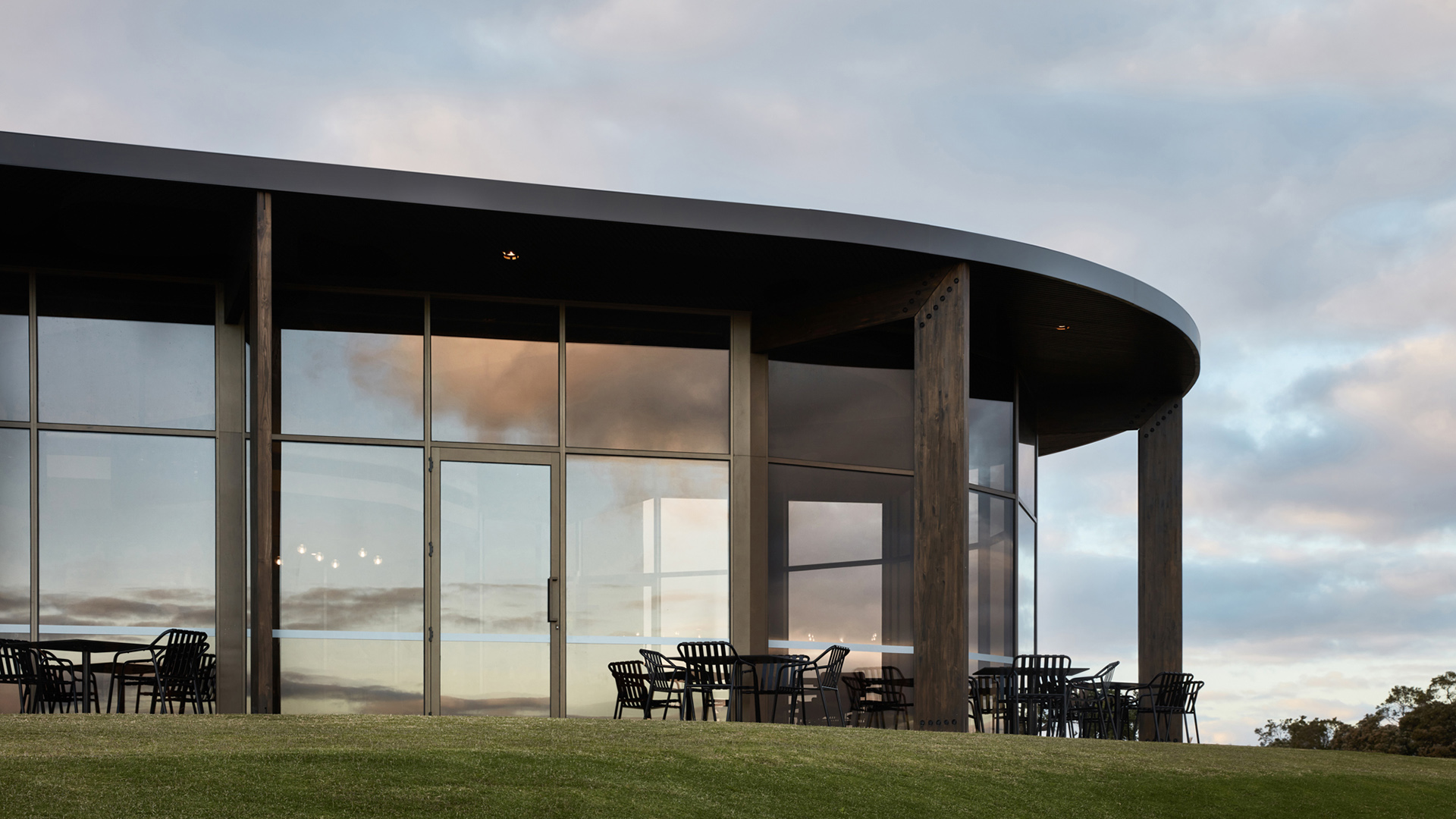 Lonsdale Links