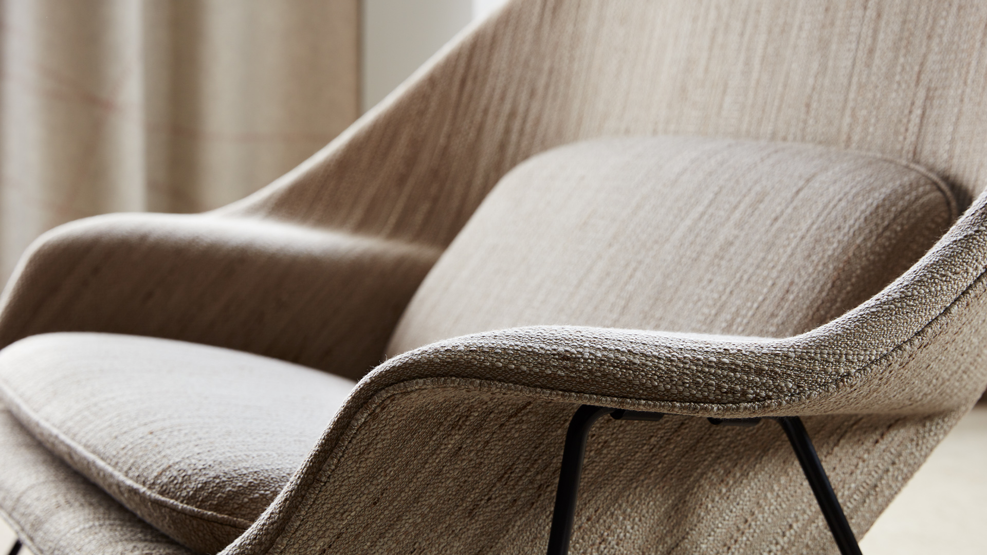 Womb Settee, Lifestyle