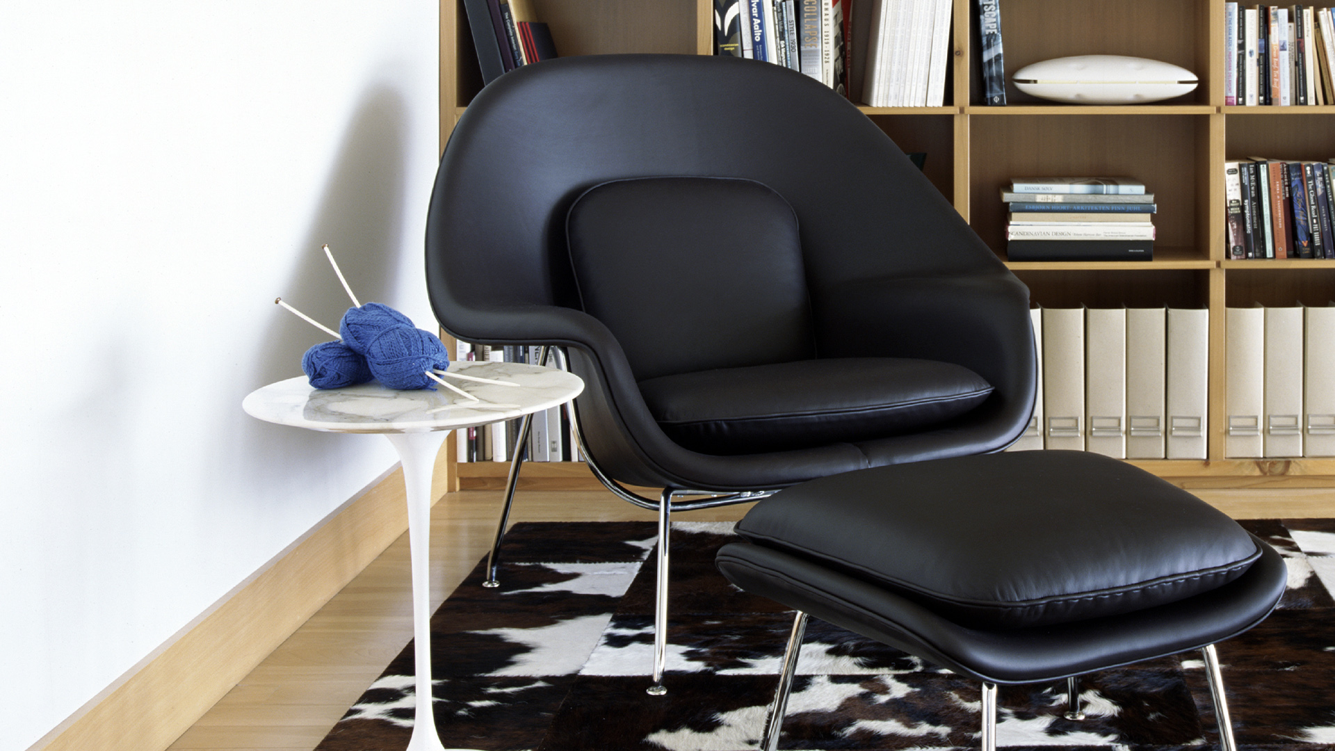 Womb Chair, Medium, Lifestyle