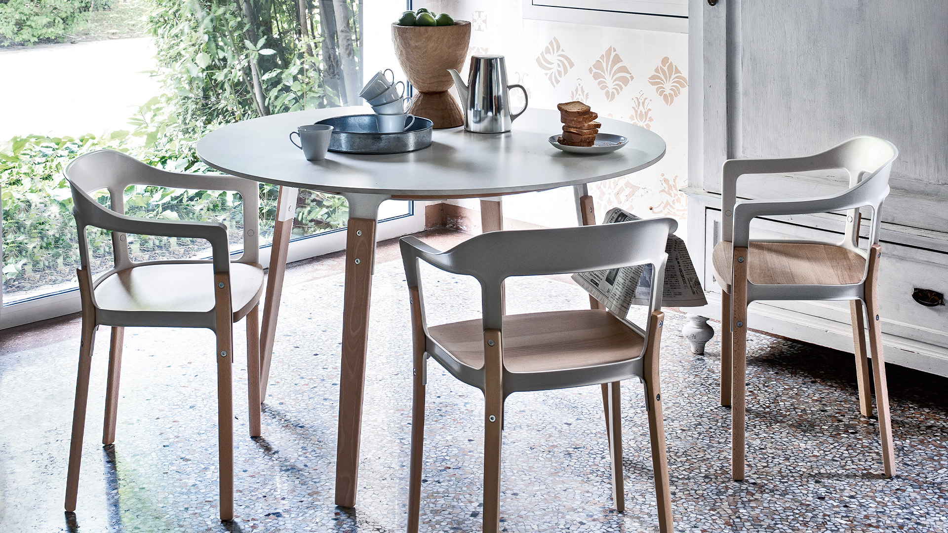 Steelwood Table, Lifestyle