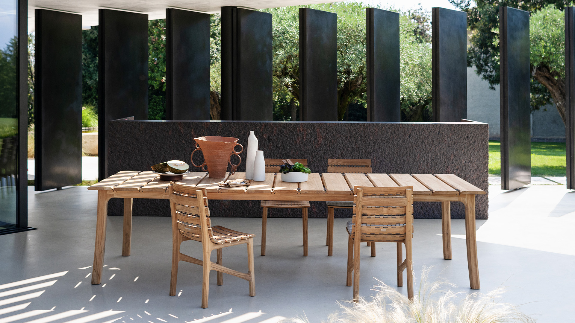 Teseo Chair and Table, Lifestyle