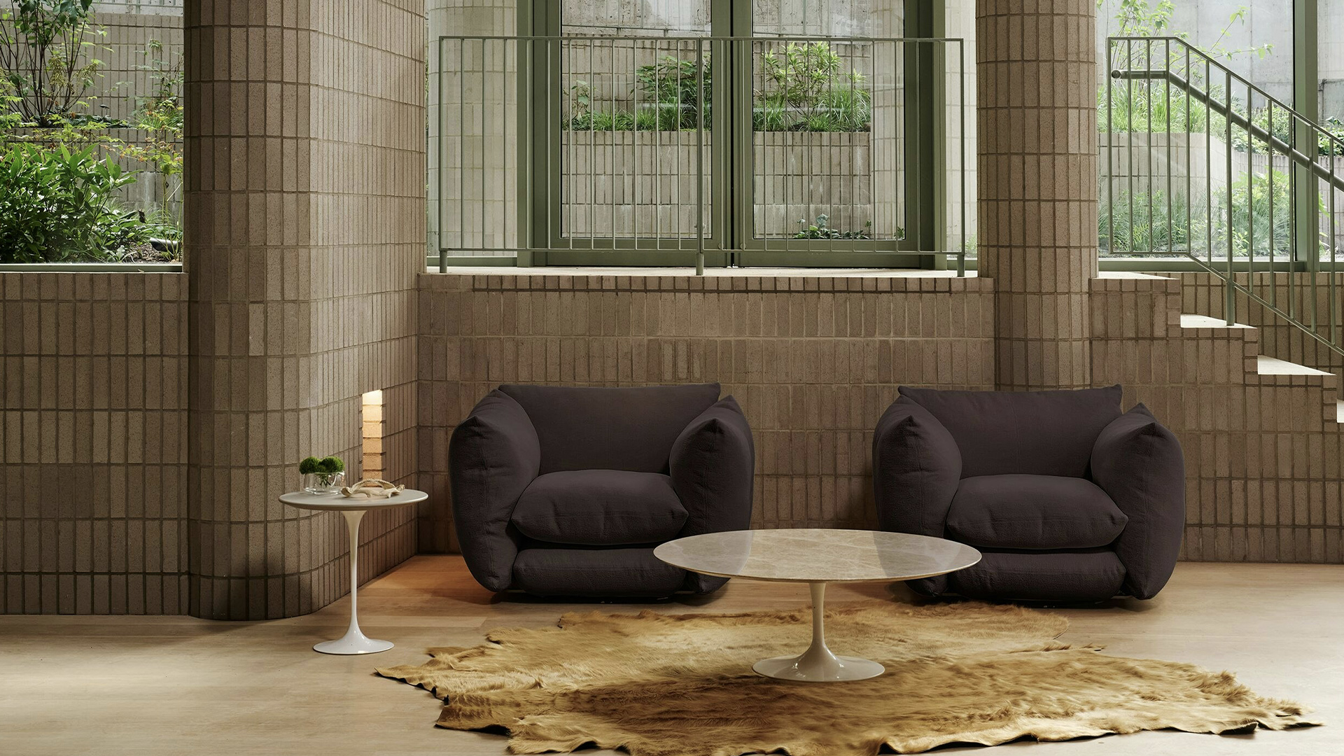 Perron Pillo Lounge Chair, Lifestyle