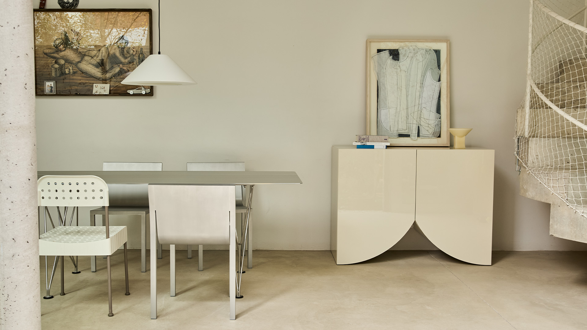 Bridges Cabinet, Lifestyle